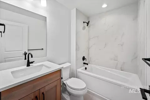 Bath - 6734 W Sollas Dr, Eagle, ID 83616 photo 6 of 6