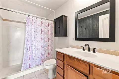 Bath - 26201 Hop Rd, Caldwell, ID 83607 photo 1 of 2