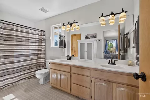 Bath - 334 E Danskin Dr, Boise, ID 83716 photo 2 of 3