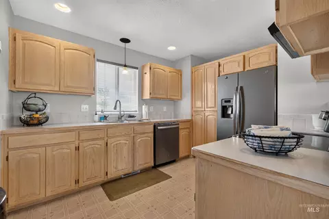 Kitchen - 334 E Danskin Dr, Boise, ID 83716 photo 1 of 3