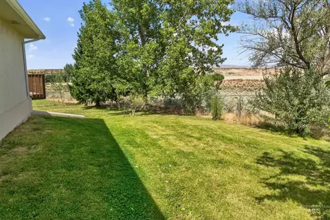 Exterior - 334 E Danskin Dr, Boise, ID 83716 photo 13 of 17
