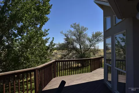 Exterior - 334 E Danskin Dr, Boise, ID 83716 photo 5 of 17