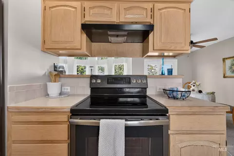 Kitchen - 334 E Danskin Dr, Boise, ID 83716 photo 2 of 3
