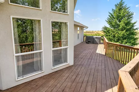 Exterior - 334 E Danskin Dr, Boise, ID 83716 photo 6 of 17
