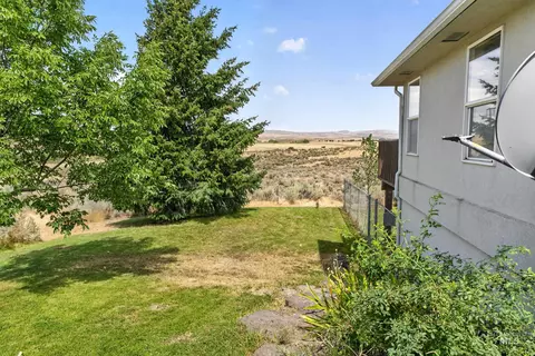 Exterior - 334 E Danskin Dr, Boise, ID 83716 photo 7 of 17