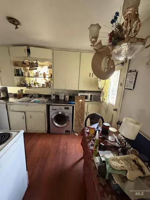 Kitchen - 324 5th Ave W, Jerome, ID 83338 photo 2 of 2