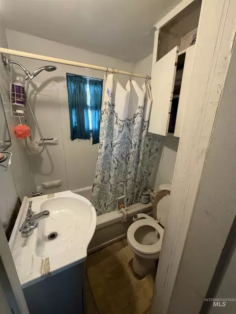Bath - 324 5th Ave W, Jerome, ID 83338 photo 1 of 1