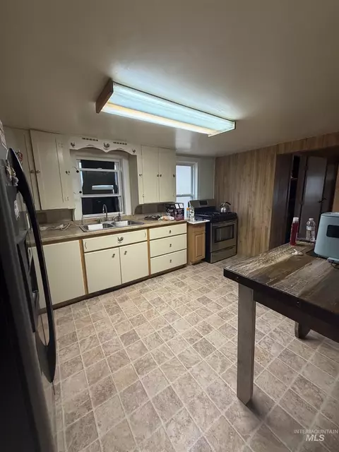 Kitchen - 457 E Galloway Ave, Weiser, ID 83672 photo 3 of 3