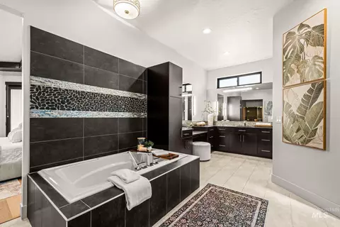 Bath - 3246 E Windsong Dr, Boise, ID 83712 photo 1 of 2