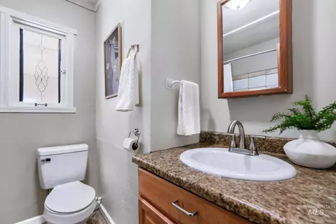 Bath - 929 Nevada St, Gooding, ID 83330 photo 1 of 1
