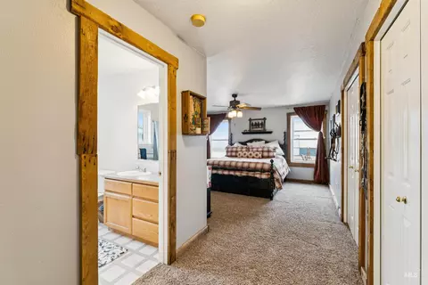 Entry Way - 19012 Upper Pleasant Ridge Rd, Caldwell, ID 83607 photo 3 of 4