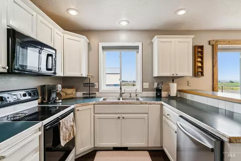 Kitchen - 19012 Upper Pleasant Ridge Rd, Caldwell, ID 83607 photo 4 of 4