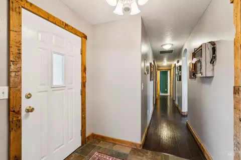 Entry Way - 19012 Upper Pleasant Ridge Rd, Caldwell, ID 83607 photo 2 of 4