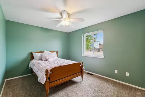 Bedroom - 19012 Upper Pleasant Ridge Rd, Caldwell, ID 83607 photo 3 of 4