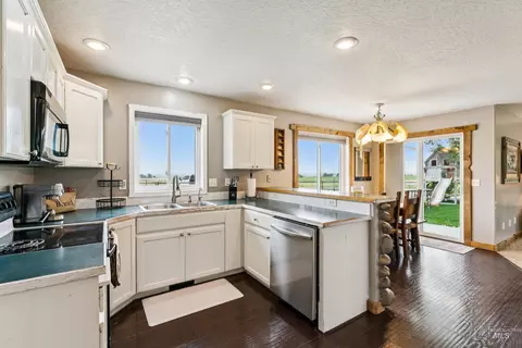 Kitchen - 19012 Upper Pleasant Ridge Rd, Caldwell, ID 83607 photo 2 of 4