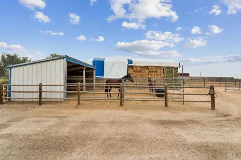 Exterior - 19012 Upper Pleasant Ridge Rd, Caldwell, ID 83607 photo 5 of 11