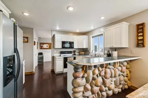 Kitchen - 19012 Upper Pleasant Ridge Rd, Caldwell, ID 83607 photo 1 of 4