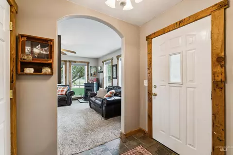 Entry Way - 19012 Upper Pleasant Ridge Rd, Caldwell, ID 83607 photo 1 of 4