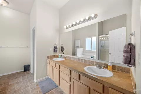 Bath - 440 E Northridge Dr, Kuna, ID 83634 photo 1 of 3