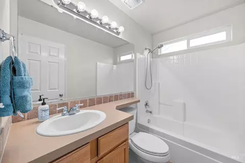 Bath - 440 E Northridge Dr, Kuna, ID 83634 photo 3 of 3
