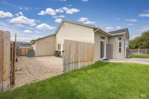Exterior - 440 E Northridge Dr, Kuna, ID 83634 photo 4 of 5