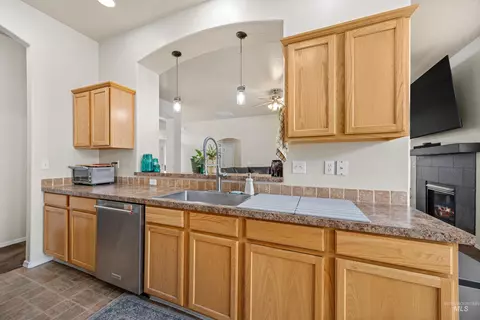 Kitchen - 440 E Northridge Dr, Kuna, ID 83634 photo 2 of 3