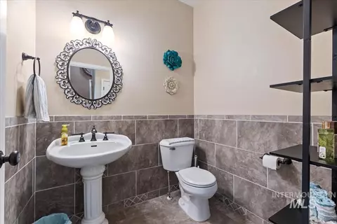 Bath - 83 E Little Hawk Ln, Kuna, ID 83634 photo 1 of 2