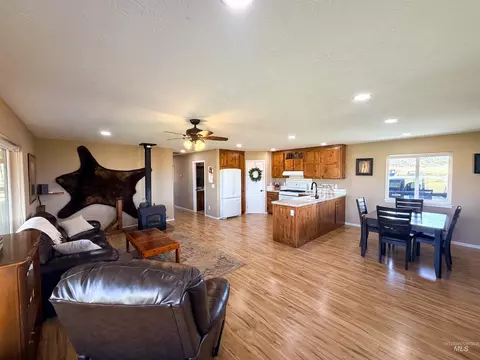 Living - 2115 Kilborn Ln, Mesa, ID 83643 photo 2 of 2