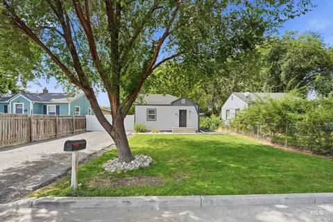419 S Locust St, Nampa, ID 83686
