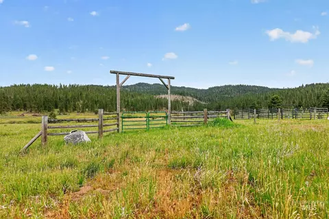 185 Lantern Way, Cascade, ID 83611 photo 2