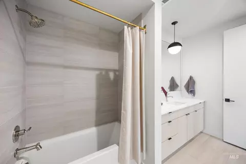 Bath - 4430 E Haystack St #101, Boise, ID 83716 photo 3 of 4
