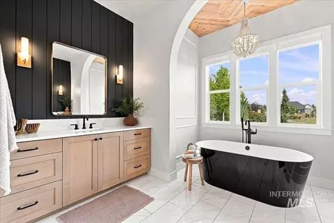 Bath - 976 N Morehouse Ave, Eagle, ID 83616 photo 3 of 6