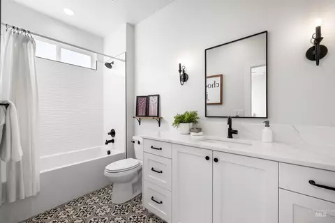 Bath - 976 N Morehouse Ave, Eagle, ID 83616 photo 5 of 6