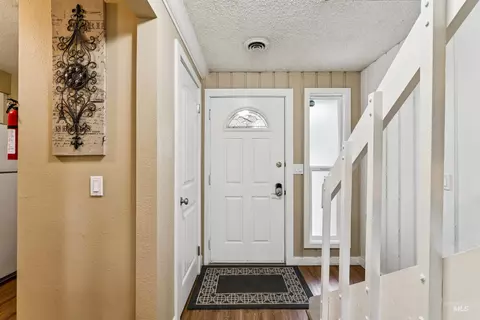 Entry Way - 272 N Eagle Glen Ln, Eagle, ID 83616 photo 1 of 7