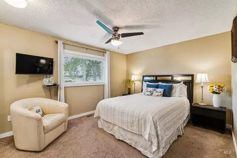 Bedroom - 272 N Eagle Glen Ln, Eagle, ID 83616 photo 1 of 6