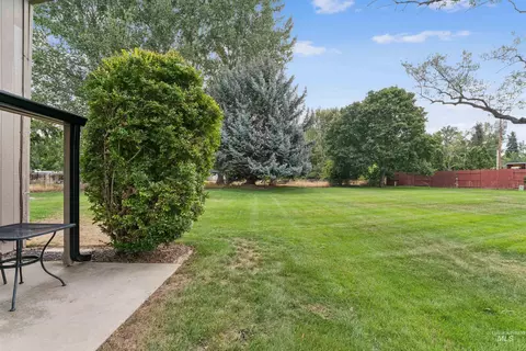 Exterior - 272 N Eagle Glen Ln, Eagle, ID 83616 photo 8 of 12