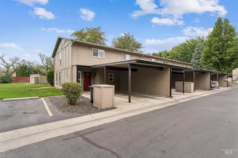 Exterior - 272 N Eagle Glen Ln, Eagle, ID 83616 photo 10 of 12