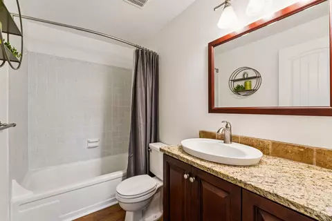 Bath - 272 N Eagle Glen Ln, Eagle, ID 83616 photo 2 of 2