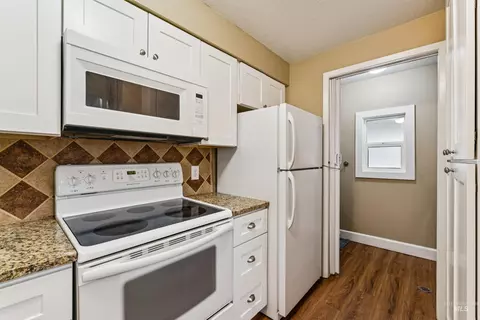 Kitchen - 272 N Eagle Glen Ln, Eagle, ID 83616 photo 3 of 5