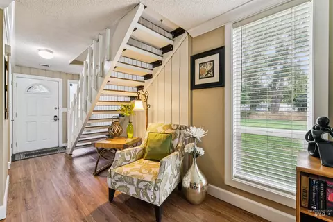 Entry Way - 272 N Eagle Glen Ln, Eagle, ID 83616 photo 4 of 7