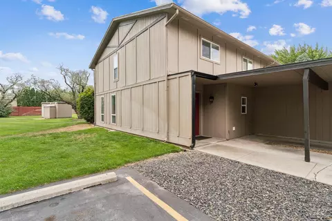 Exterior - 272 N Eagle Glen Ln, Eagle, ID 83616 photo 9 of 12