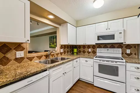 Kitchen - 272 N Eagle Glen Ln, Eagle, ID 83616 photo 1 of 5