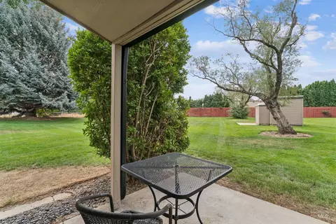 Exterior - 272 N Eagle Glen Ln, Eagle, ID 83616 photo 2 of 12