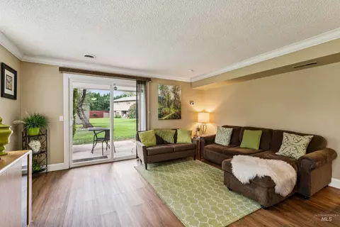 Living - 272 N Eagle Glen Ln, Eagle, ID 83616 photo 1 of 3