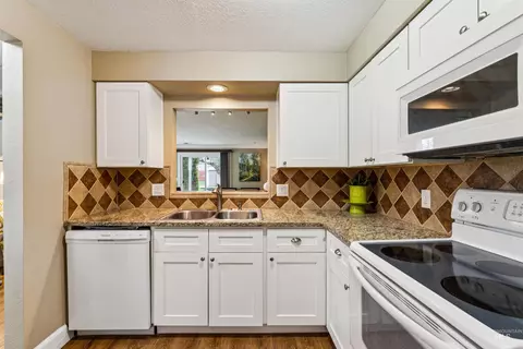 Kitchen - 272 N Eagle Glen Ln, Eagle, ID 83616 photo 5 of 5