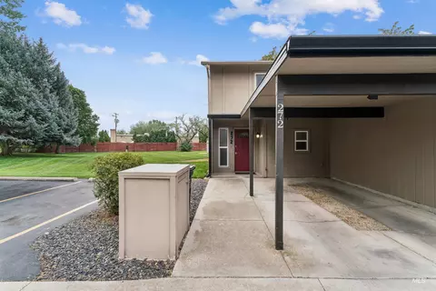 Exterior - 272 N Eagle Glen Ln, Eagle, ID 83616 photo 11 of 12