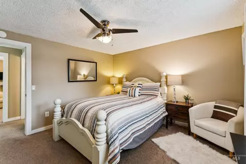 Bedroom - 272 N Eagle Glen Ln, Eagle, ID 83616 photo 5 of 6