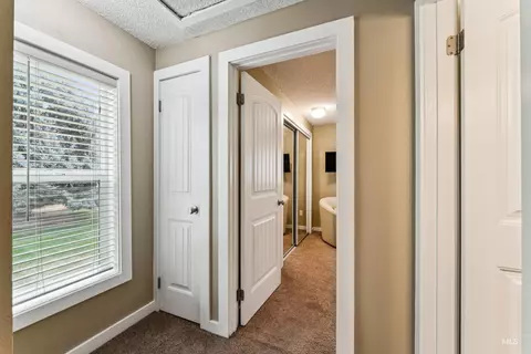 Entry Way - 272 N Eagle Glen Ln, Eagle, ID 83616 photo 6 of 7