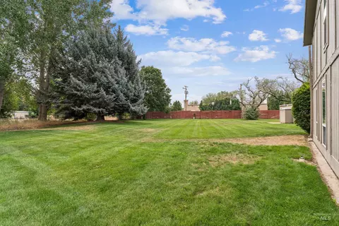 Exterior - 272 N Eagle Glen Ln, Eagle, ID 83616 photo 7 of 12