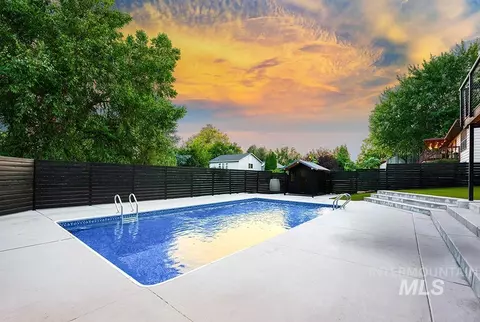 Exterior - 2501 E Parkside Dr, Boise, ID 83712 photo 4 of 6